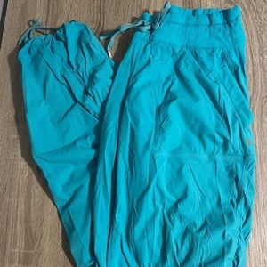 Lulu unlined studio pants size 10